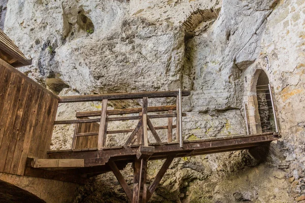 Slovenya Predjama Şatosundaki Tahta Köprü — Stok fotoğraf