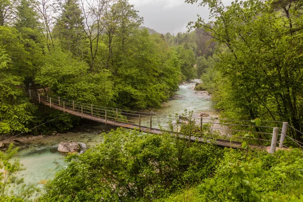 Puente Colgante Sobre Río Koritnica Cerca Del Pueblo Bovec Eslovenia —  Fotos de Stock