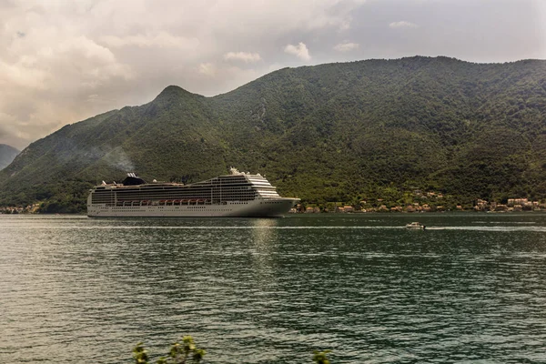 Cruiseschip Baai Van Kotor Montenegro — Stockfoto