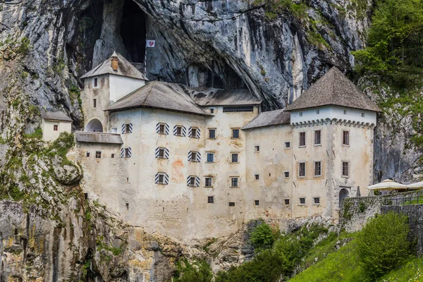 Vista Del Castillo Predjama Eslovenia —  Fotos de Stock