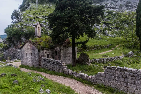 Karadağ Kotor Kentindeki Sveti Dorde Kilisesinin Kalıntıları — Stok fotoğraf