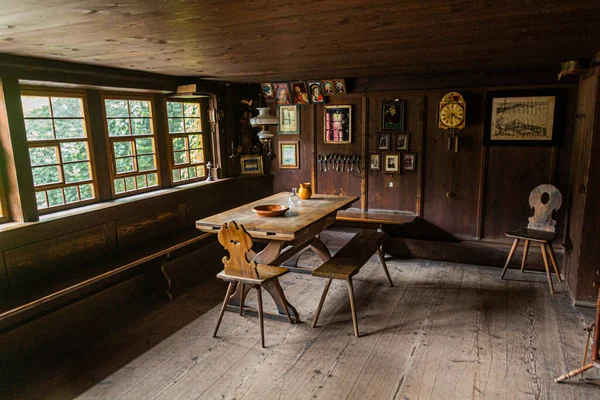 德国格塔奇 2019年9月2日 德国巴登 伍德堡Gutach村黑森林露天博物馆一座旧农舍的内部 — 图库照片