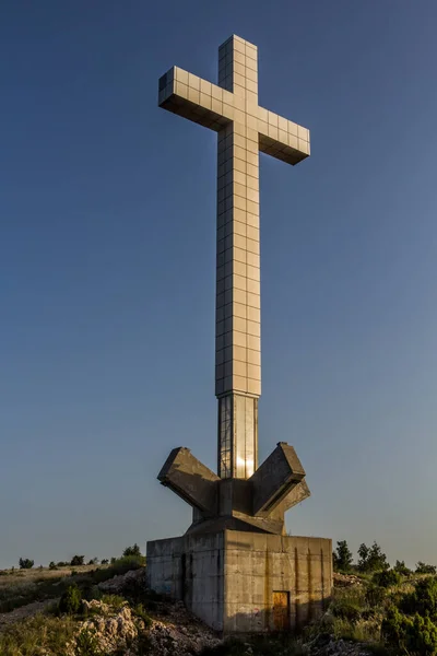 Крест Горе Хум Над Мостаром Босния Герцеговина — стоковое фото