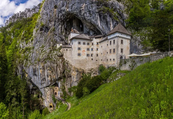 Uitzicht Kasteel Predjama Slovenië — Stockfoto