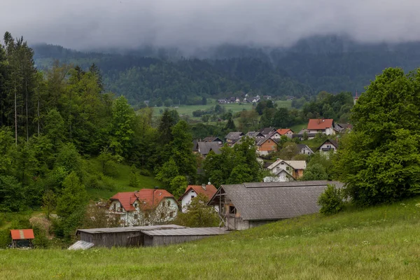 Vista Del Pueblo Spodnje Gorje Cerca Bled Eslovenia —  Fotos de Stock