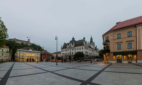Ljubljana Słowenia Maj 2019 Plac Kongresowy Kongresni Trg Budynek Uniwersytetu — Zdjęcie stockowe