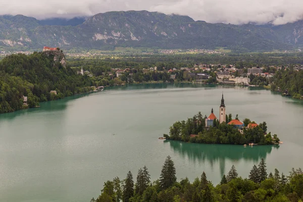 Légi Kilátás Bled Tóra Mária Mennybemenetele Zarándoktemplommal Szlovéniában — Stock Fotó