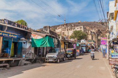BUNDI, Hindistan - 16 Şubat 2017: Bundi 'de arka planda Garh Sarayı, Rajasthan eyaleti, Hindistan