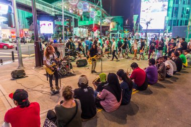 KUALA LUMPUR, MALAYSIA - 22 Mart 2018: Kuala Lumpur, Malezya 'da sokak çalgıcıları.