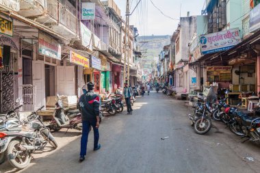 CHANORGARH, Hindistan - 15 Şubat 2017: Chittorgarh, Rajasthan Eyaleti, Hindistan 'da bir caddenin görüntüsü