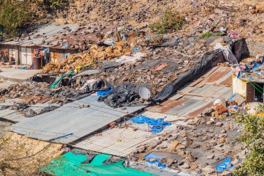 Gujarat Eyaleti, Hindistan 'daki Pavagadh Tepesi' ndeki ahırların çatıları.