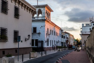 SANTO DOMINGO, DOMINICAN Cumhuriyet - 10 Kasım 2018: Dominik Cumhuriyeti 'nin başkenti Santo Domingo' da Başpiskopos konutu.