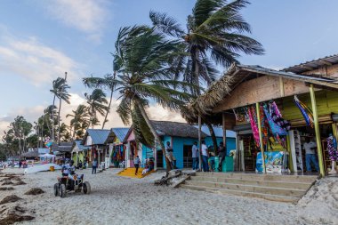PUNTA CANA, DOMINICAN REPUBLIC - 8 ARALIK 2018: Dominik Cumhuriyeti, Bavaro sahilindeki hediyelik eşya dükkanları