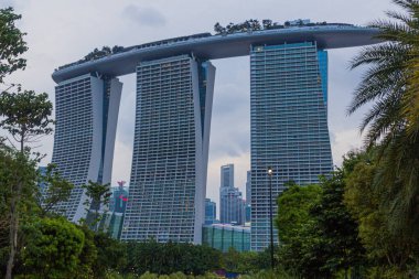 SINGAPORE, SINGAPORE - 10 Mart 2018 Singapur 'daki Marina Bay Sands binası