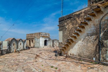 Hindistan, Rajasthan Eyaleti Taragarh Kalesi 'ndeki Bhim Burj kulesinin tepesinde.