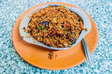 Tavuk biryani, Hindistan 'da yemek.