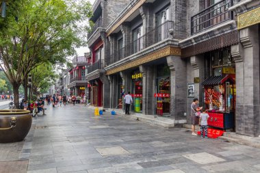 BEIJING, ÇİN - 27 AĞUSTOS 2018: Pekin 'deki Qianmen Caddesi, Chin