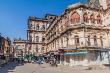 JUNAGADH, INDIA - 9 Şubat 2017: Junagad, Gujarat Eyaleti 'ndeki eski binalar, Hindistan
