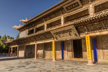 ZHANGYE, ÇİN - 23 AĞUSTOS 2018: Zhangye 'deki Dev Buda Tapınağı, Gansu Eyaleti, Çin