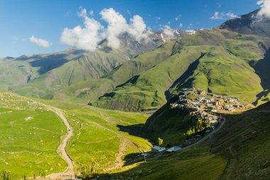Azerbaycan 'daki Xinaliq (Khinalug) köyünün görüntüsü