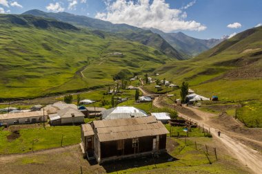 Azerbaycan 'daki Xinaliq (Khinalug) köyünün görüntüsü
