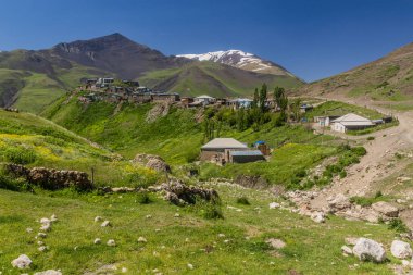Azerbaycan 'daki Xinaliq (Khinalug) köyünün görüntüsü