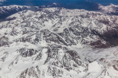 Kırgızistan 'daki Tian Shan dağlarının hava manzarası