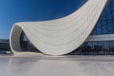 BAKU, AZERBAIJAN - 19 Haziran 2018: Bakü, Azerbaycan 'daki Heydar Aliyev Kültür Merkezi