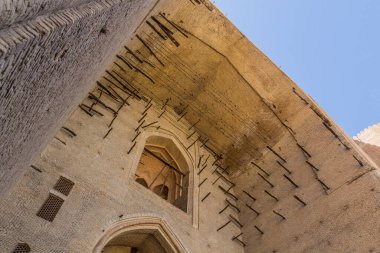 Türkistan, Kazakistan 'daki Khoja Ahmed Yasawi Anıtmezarının ön cephesindeki iskeleler