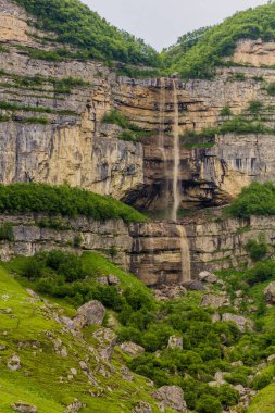 Kafkasya 'daki Laza köyündeki şelale, Azerbaycan dağları