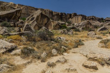 Gobustan Petroglyph rezervinin manzarası, Azerbaycan