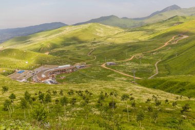 Yaz manzaralı Shahdag Dağı Tatil Köyü, Azerbaycan