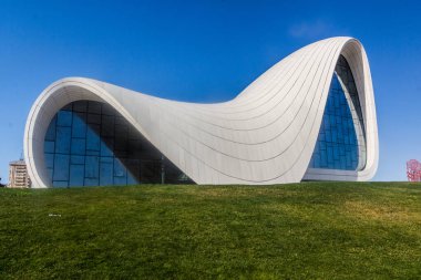 BAKU, AZERBAIJAN - 19 Haziran 2018: Bakü, Azerbaycan 'daki Heydar Aliyev Kültür Merkezi