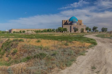 Kazakistan, Türkistan 'daki Khoja Ahmed Yasawi anıtı.