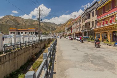 XIAHE, ÇİN - 24 AĞUSTOS 2018: Xiahe kasabası, Gansu bölgesi, Çin