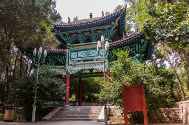 Gansu ilindeki Lanzhou 'daki Beyaz Pagoda Dağı' nda Bahar Pavyonu, Çin