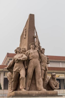 BEIJING, ÇİN - 27 AĞUSTOS 2018: Pekin 'deki Mao Zedong Anıtında İşçi Heykeli, Chin