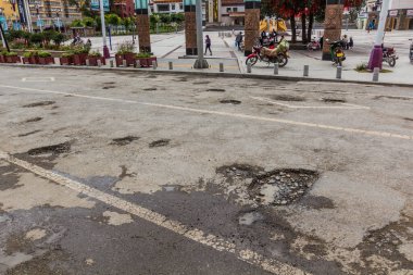 XIAHE, ÇİN - 25 AĞUSTOS 2018: Xiahe kasabası, Gansu eyaleti, Çin