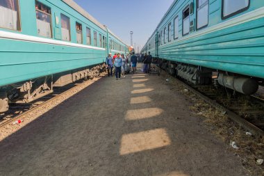 MANGISTAU, KAZAKHSTAN - 2 Haziran 2018: Mangistau, Kazakistan 'daki Tren İstasyonu Platformu