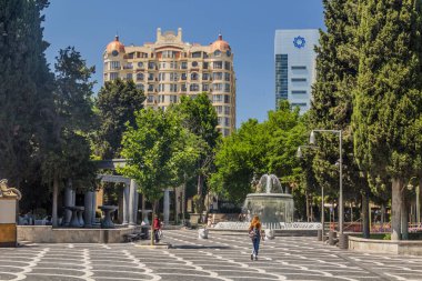 BAKU, AZERBAIJAN - 6 Haziran 2018: Bakü, Azerbaycan 'daki Çeşmeler Meydanı