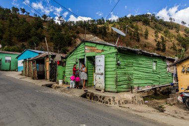 ConstANZA, DOMINICAN Cumhuriyet - 11 ARALIK 2018: Dominik Cumhuriyeti, Constanza 'da küçük evler