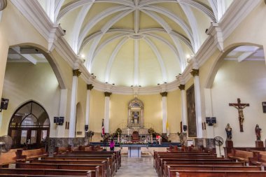 SANTO DOMINGO, DOMINICAN REPUBLIC - 10 Kasım 2018: Dominik Cumhuriyeti 'nin başkenti Santo Domingo' daki Nuestra Senora de la Altagracia Kilisesi.