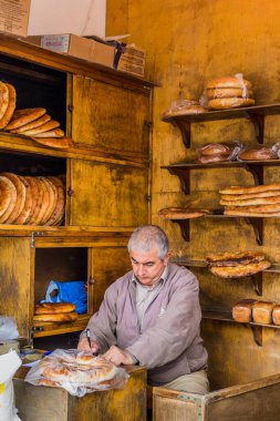 SHEKI, AZERBAIJAN - 12 Haziran 2018: Sheki, Azerbaycan 'daki pazarda
