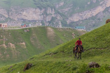 LAZA, AZERBAIJAN - 16 Haziran 2018: Kafkasya 'daki Laza köyü yakınlarındaki Azerbaycan