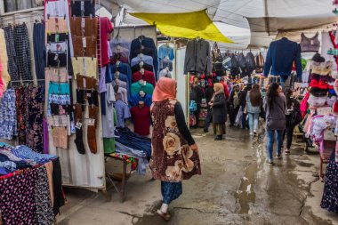 OSH, KYRGYZSTAN - 28 Mayıs 2018: Kırgızistan, Osh 'taki pazar manzarası