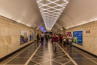 BAKU, AZERBAIJAN - 13 Haziran 2018: Bakü, Azerbaycan Metro İstasyonu