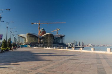 BAKU, AZERBAIJAN - 6 Haziran 2018: Bakü, Azerbaycan 'daki Hazar Rıhtımı AVM şantiyesi