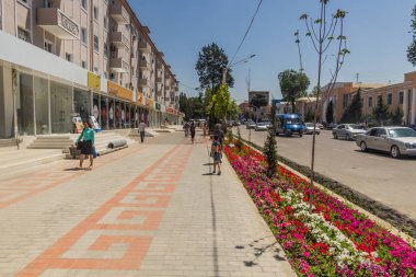 KHUJAND, TAJIKISTAN - 7 Mayıs 2018: Khujand, Tacikistan 'da Ismoil Somoni Bulvarı