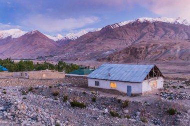 Tacikistan, Wakhan vadisinde Ishkashim köyünün evleri