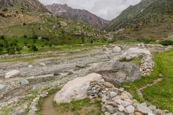 Vale Urech Perto Aldeia Artush Nas Montanhas Fann Tajiquistão — Fotografia de Stock